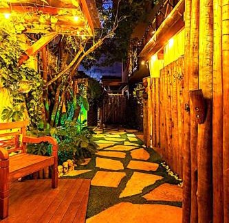 Juquehy House | Petite Suite Juquehy - A 2 quadras do Mar - Pequena mas completa - 13 metros quadrados - Ar cond - Frigobar - Microondas - TV Smart - Serviço de Praia - Roupa cama e banho luxo - Wi Fi - Janelas e portas acústicas - Tudo Novo e cheiroso!