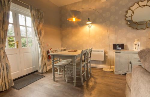 Holestone Moor House | Peveril Cottage - Darwin Lake Holiday Village