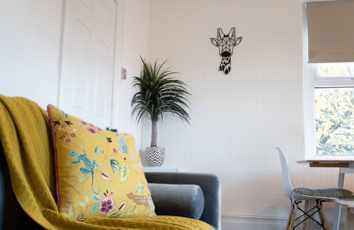Grangetown Apartment | Phénix Central - Huge 3 Bed Apt.