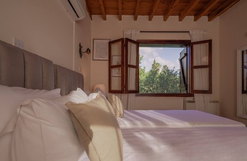 Kato Akourdalia Villa | Phaedrus Living Amarakos Villa