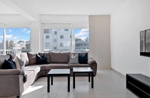 Lykabittos Apartment | Phaedrus Living: Romanou Modern City Center Flat