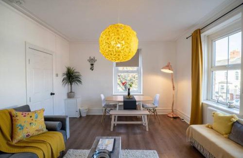 Grangetown Apartment | Phenix Central - Huge 3 Bed, Super Equipped Apartment.