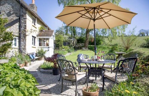 Honiton House | Phillishayes Cottage in Upottery near Honiton - the perfect Rural hideaway!