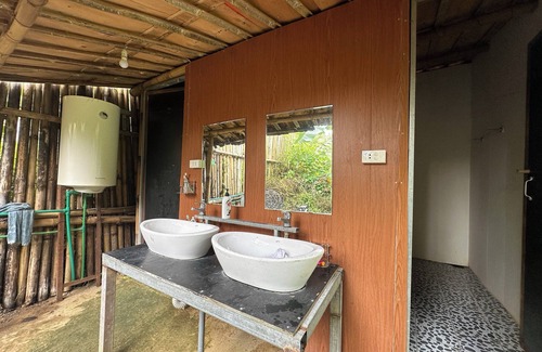 Trung Khanh Cabin | Phong Nam Station