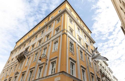 Trieste Old Town Apartment | Piazza Unità House