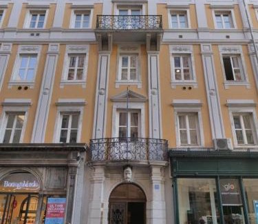 Trieste Old Town Apartment | Piazza Unità House