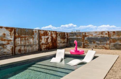 Joshua Tree House | Pickleball, Heated Salt Pool, Bocce, EV, Fire pit