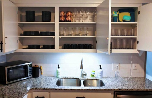 Fayetteville House | Picturesque HOT TUB+Game room+kayaks+near water