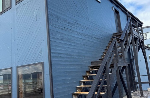 Astoria Apartment | Pier 11-VISTA….2nd Story Apartment with Panoramic views of the Columbia River!