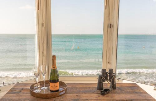 Totland Bay Apartment | Pier View Apartment