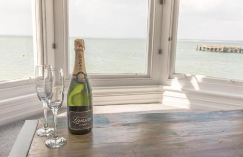 Totland Bay Apartment | Pier View Apartment