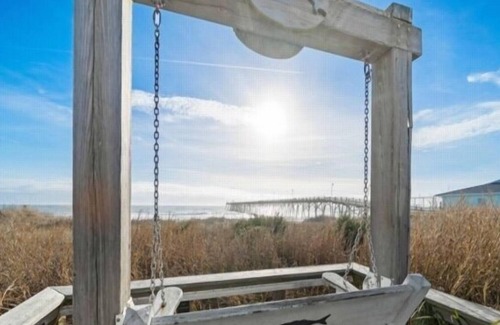 Kure Beach Apartment | Pier View Apt 5 - Quaint Studio Located In The Heart Of Kure Beach Villa by Redawning