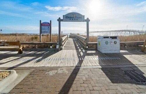 Kure Beach Apartment | Pier View Apt 5 - Quaint Studio Located In The Heart Of Kure Beach Villa by Redawning