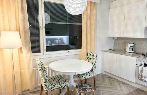 Koillinen District Apartment | Pihlajisto 7th floor with view, free parking