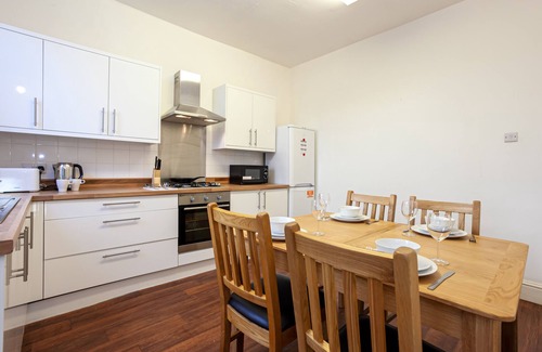 Walkden House | Pillo Rooms - Cosy 2 Bed House in Eccles