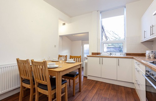 Walkden House | Pillo Rooms - Cosy 2 Bed House in Eccles