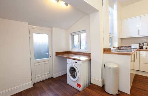 Walkden House | Pillo Rooms - Cosy 2 Bed House in Eccles