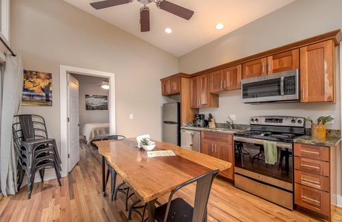 Pisgah Forest Hotel | Pilot Cove Forest Lodging