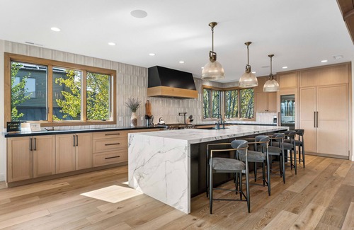 Sunriver House | Pilot’s Dream with Hot Tub, Game Room and Hangar