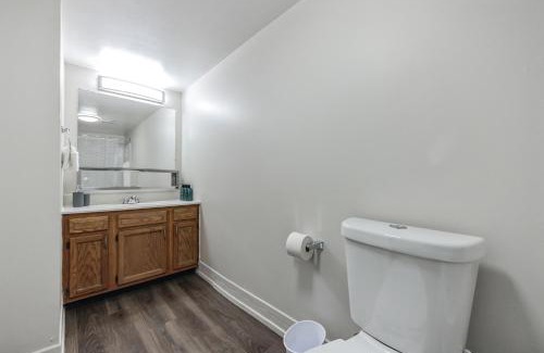 Newark Apartment | Pine Brook 1202 I Pool Gym I Free Parking !