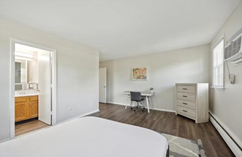 Newark Apartment | Pine Brook 1202 I Pool Gym I Free Parking !
