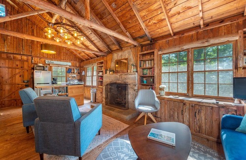 Morganton Cabin | Pine Knot Cabin | Pet-Friendly & 3 min. to Lake James!