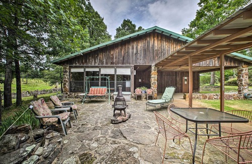 Compton House | 'Pine Lodge Cabin' on 450 Acres in Ozark Mountains