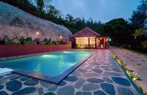 Mannarkkad Resort | Pine Malhar Pool Stay by VOYE HOMES