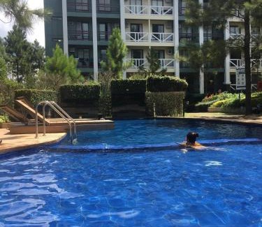 Silang Junction South Hotel | Pine Suites Tagaytay by Crown Asia