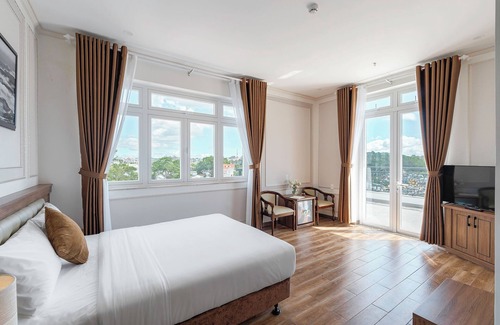 Da Lat Hotel | PINE VIEW HOTEL DALAT