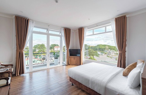 Da Lat Hotel | PINE VIEW HOTEL DALAT