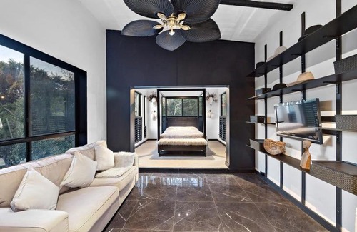 Cooran House | Pineapple place