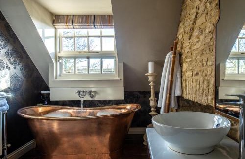 Longborough House | Pineapple Spa Cottage