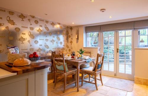 Longborough House | Pineapple Spa Cottage