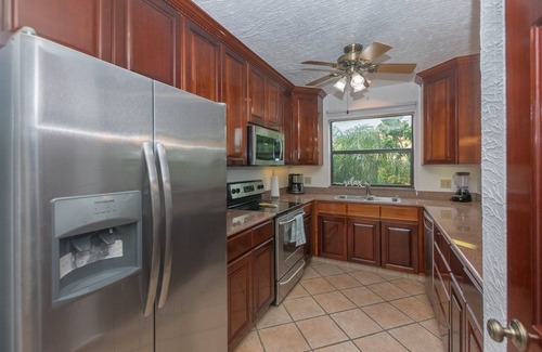 French Harbour Condo | Pineapple Villa 531 2 Bedroom Condo by RedAwning