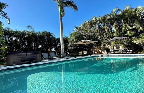 Sarasota House | Pineapples House- POOL private SOUTH facing HOT TUB close to BEACHES -walkable