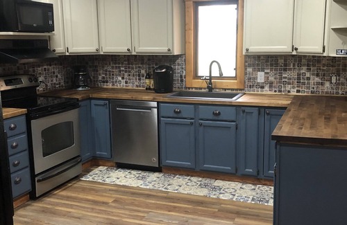 Custer Cabin | Pinetree Cabin - 4 king beds, stunning views