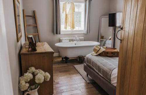 Whippingham Cabin | Pinkmead Estate and Vineyard