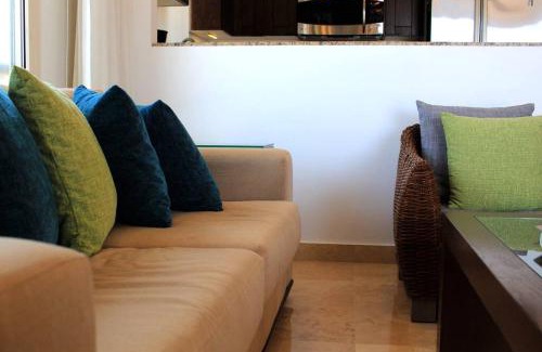 Amapas Apartment | Pinnacle Resort-Style Condo - Luxurious Balcony