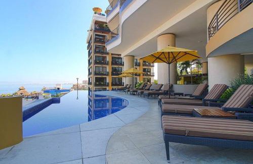 Amapas Apartment | Pinnacle Resort-Style Condo - Luxurious Balcony