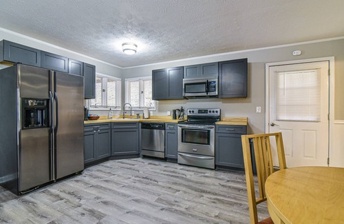 Skyland House | Pinners Compound- 4 BR hot tub fire pit
