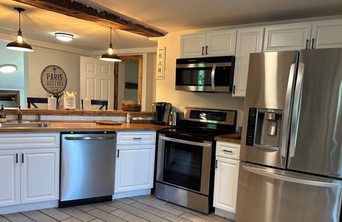Montague Other | Pioneer Valley Farmhouse Near 5-Colleges