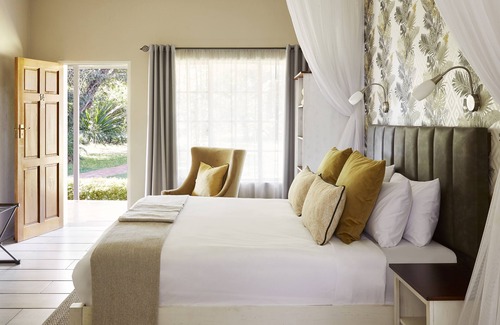 Victoria Falls Cabin | Pioneers Lodge