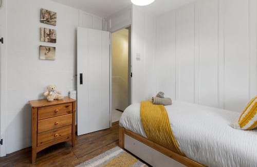 Exeter House | Pip's Cottage by Staytor Accommodation