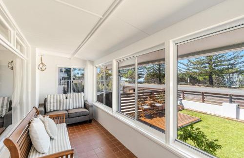Yamba House | Pippi House - Directly opposite Pippi Beach
