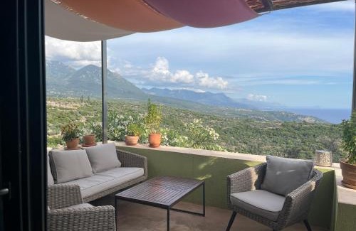 Kardamyli Apartment | Pituresque stonehouse with endless view