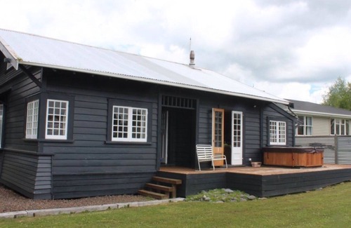 Rangataua House | Piwari Villa - Summer Hike & Bike, Winter Snow & Spa