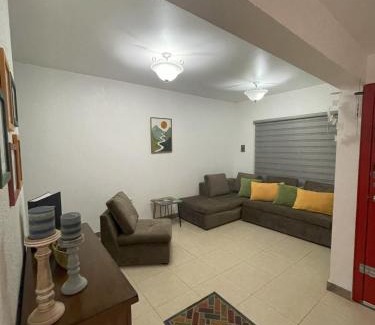 Juarez Municipality Apartment | Plácida casa cerca del consulado a 1500 metros del consulado americano