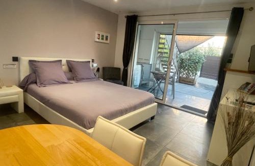 Toulon - Hyeres Apartment | Plage à 400 m Studio tout confort Terrasse Clim Parking