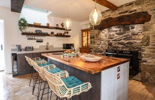 Abergele Cottage | PLAS GLAN YR AFON, luxury holiday cottage, with hot tub in Llangernyw